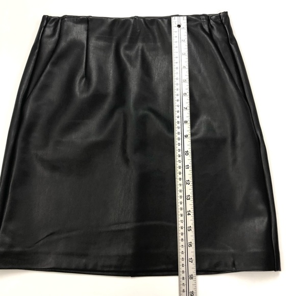 DYNAMITE black vegan leather mini skirt Medium - Picture 5 of 8